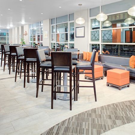 Holiday Inn Windsor - Wine Country By Ihg Eksteriør billede