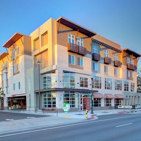 Holiday Inn Windsor - Wine Country By Ihg Eksteriør billede